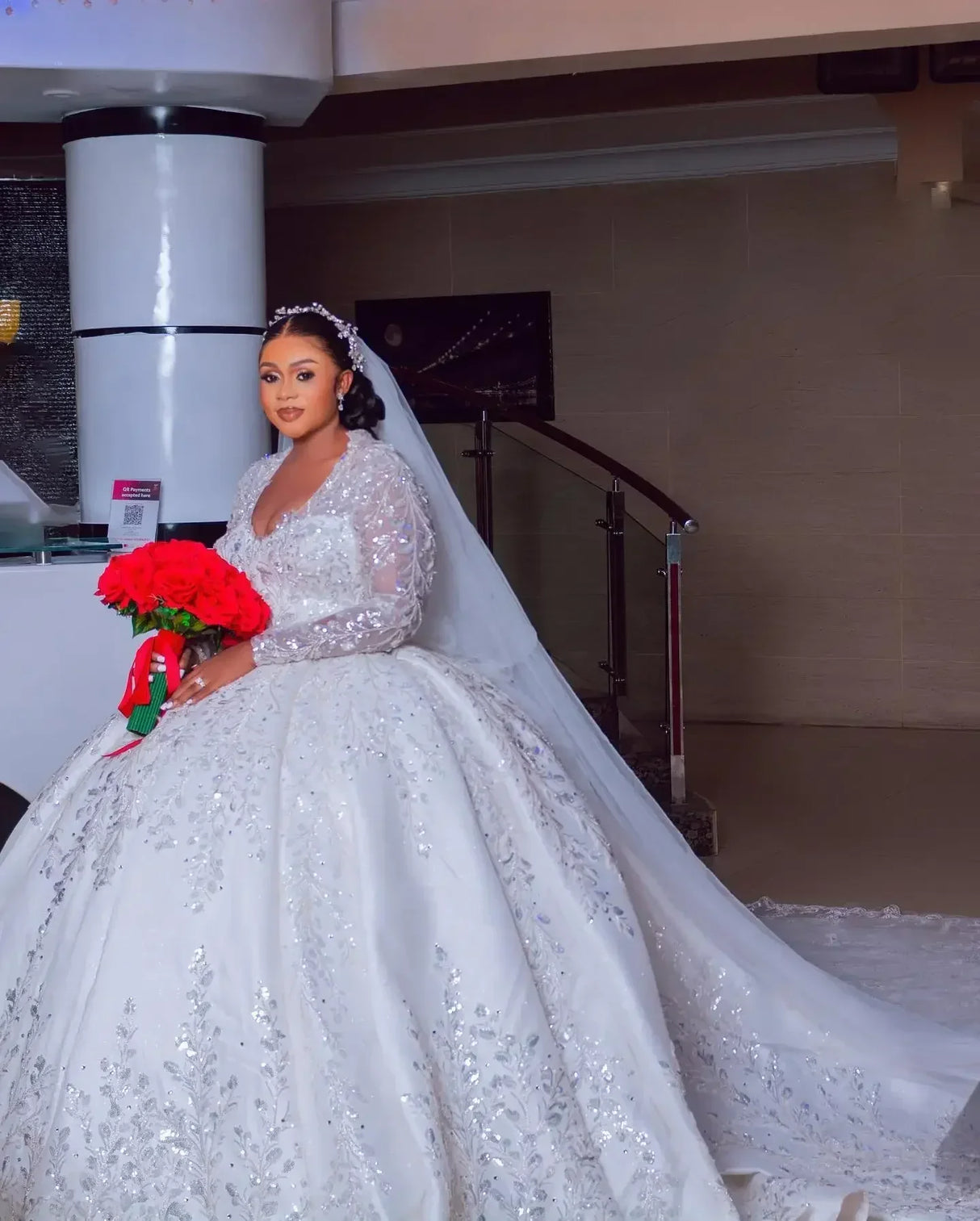 White Crystals Beaded Wedding Dresses African Bride Long